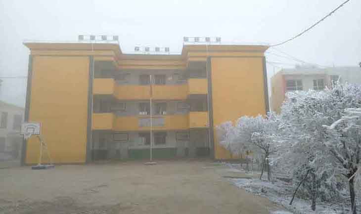 云南留守男孩冒冰霜上學(xué)，結(jié)成“冰花”獲網(wǎng)友鼓勵，看著讓人心疼08.jpg